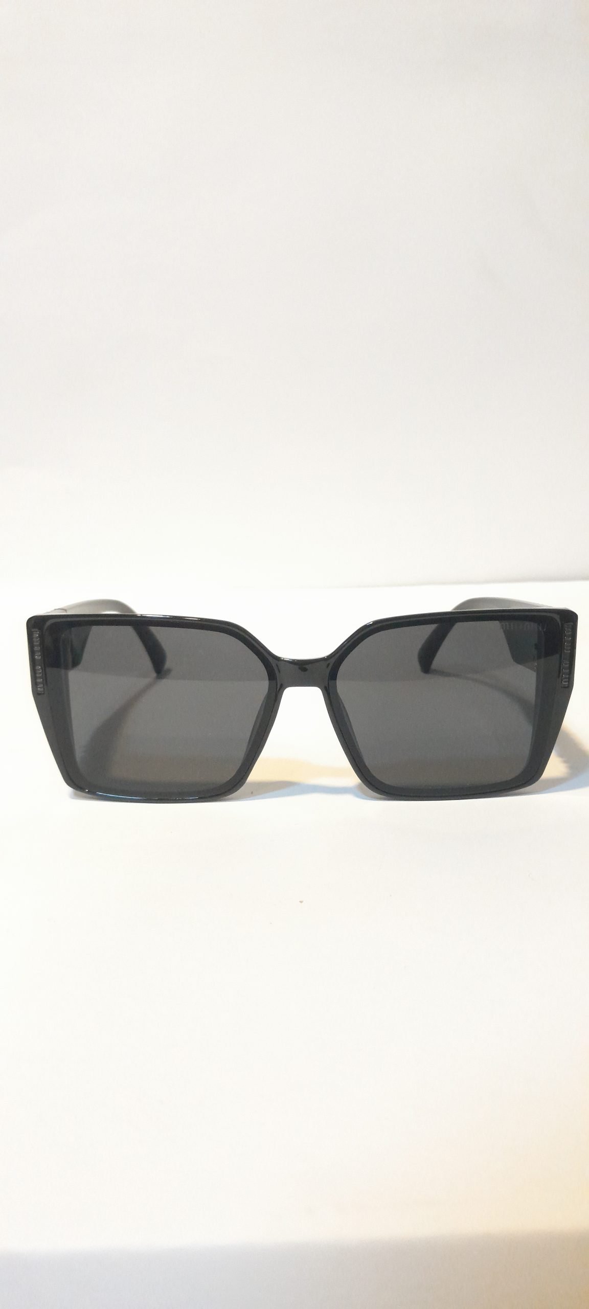 ASS-015 – Unisex Retro Square Sunglasses – Black with Gloss Black Accents Frame - Image 3