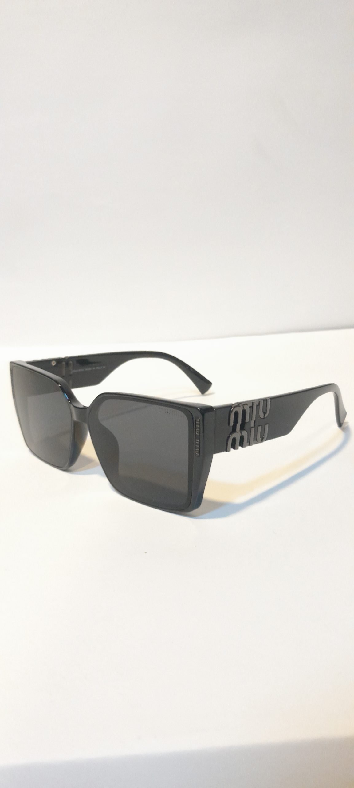 ASS-015 – Unisex Retro Square Sunglasses – Black with Gloss Black Accents Frame - Image 2